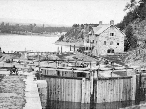 The Ordnance and Engineers Building beside the Rideau Canal locks, City of Ottawa Archives.